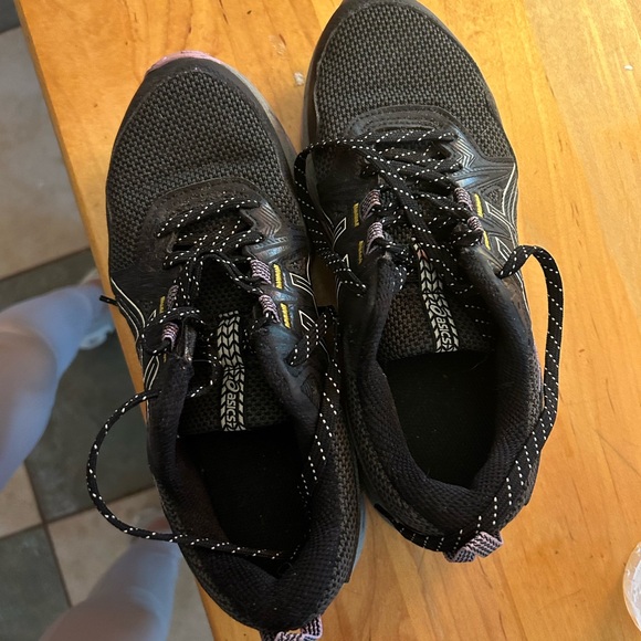 ASICS women’s running shoes - Picture 2 of 3